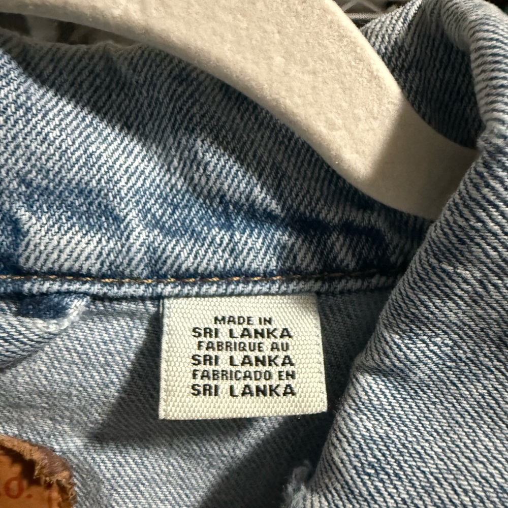 Levi's Classic Light Blue Denim Jacket - Picture 3 of 5